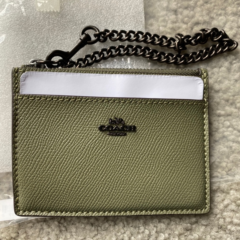 Coach chain clutch